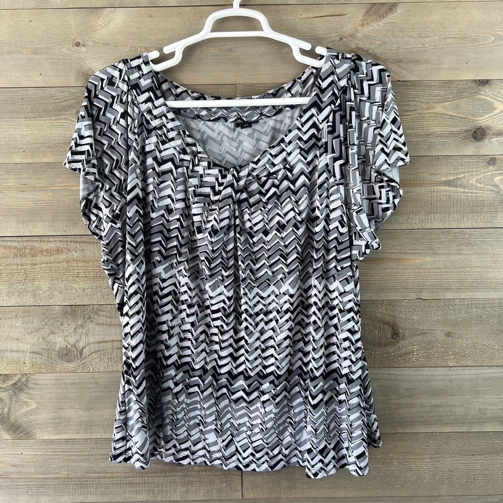 East 5th Womens Shirt Short Sleeve Scoop Neck Blouse‎ Geometric Gray Black 3X